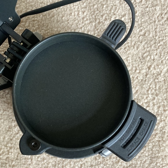 Hamilton Beach Breakfast Sandwich Maker - Picture 4 of 10